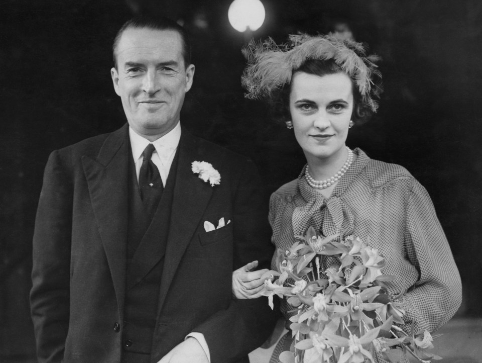 The Duke and Duchess of Argyll at their wedding in 1951