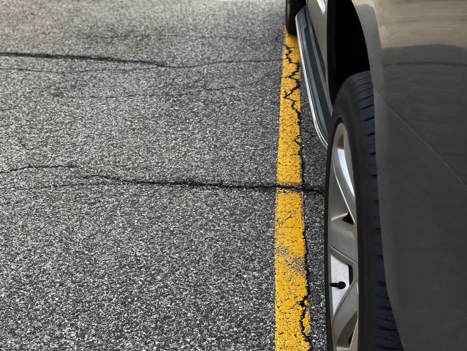 There are times when you may be able to stop for longer on a yellow line