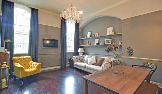 The glamorous living room in the Greenwich property had timeless furnishing Credit: Zoopla