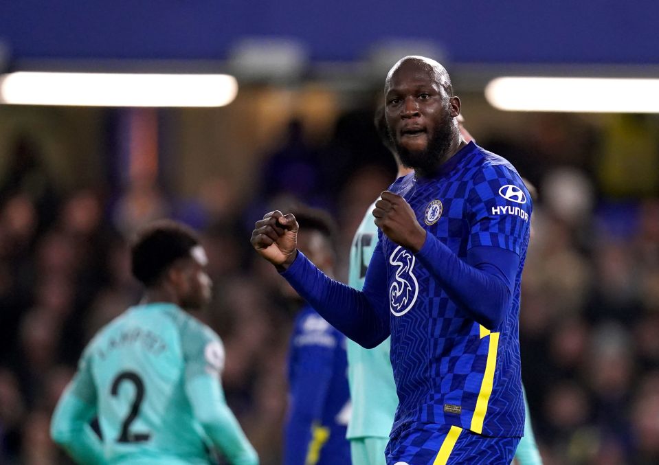 Romelu Lukaku put Chelsea in pole position with a first-half header