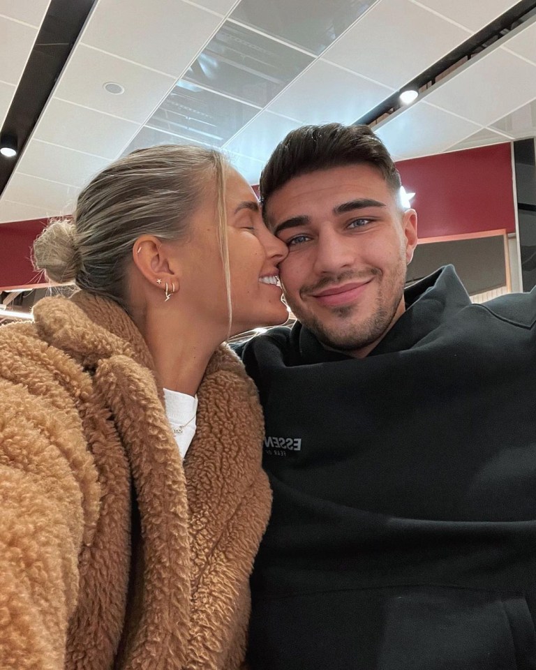 Boxer Tommy Fury surprised his girlfriend with tickets to New York