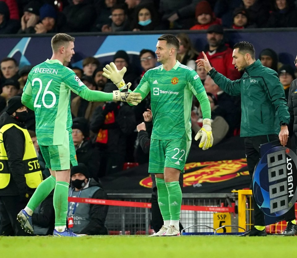 Tom Heaton replaced Dean Henderson for his Manchester United debut