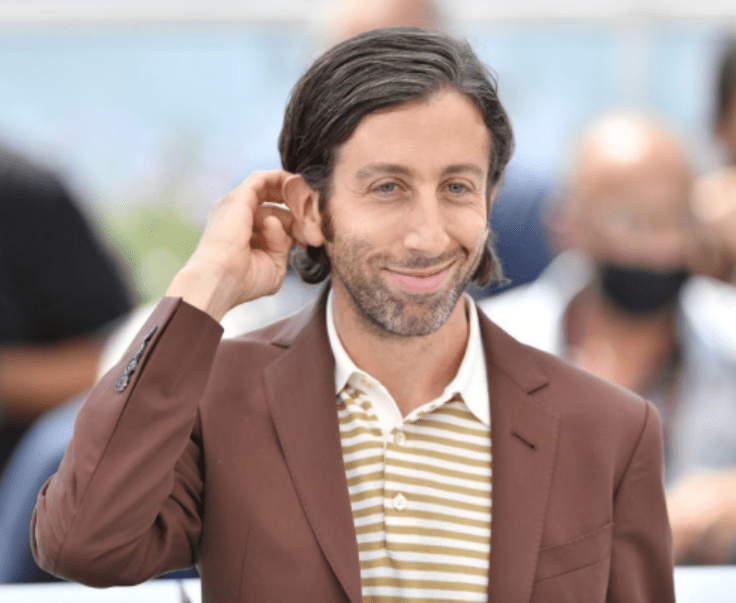 Simon Helberg has ditched Howard's bowl cut