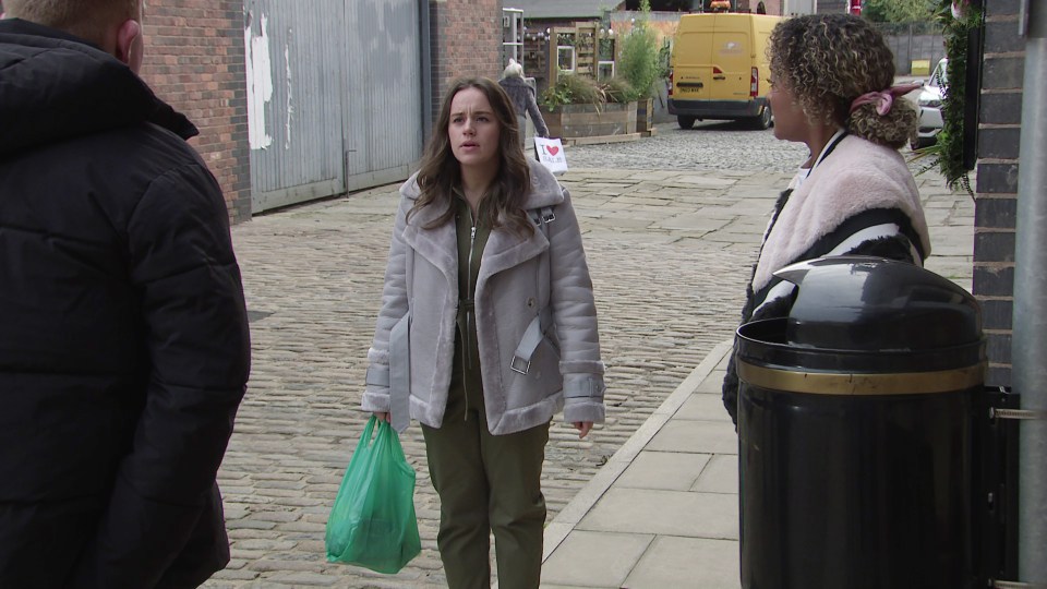 Craig arranges for him and Faye to move into the salon flat with Tyrone and Emma