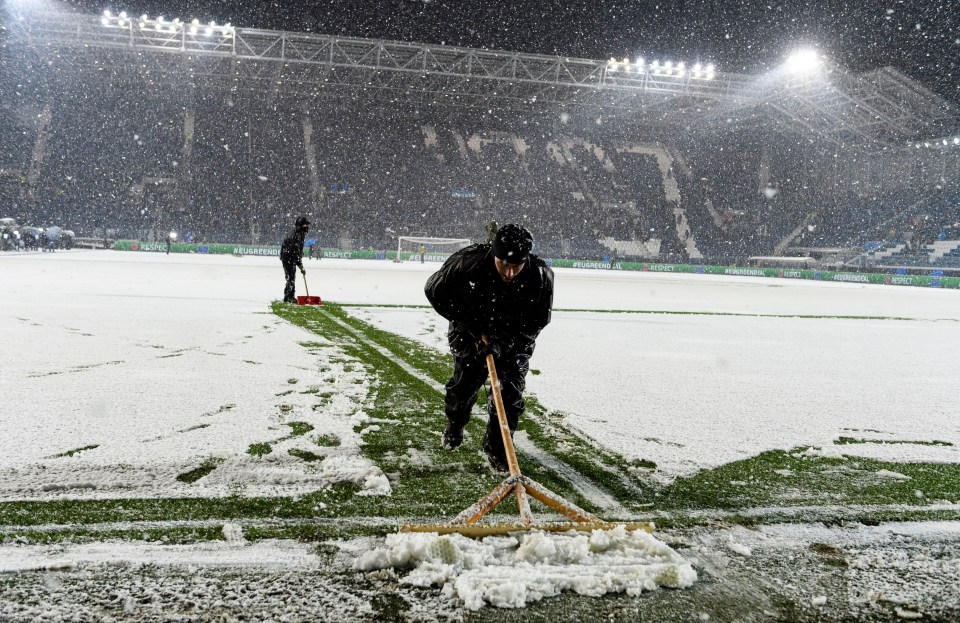 Groundstaff did all they could to try to make Atalanta's pitch playable