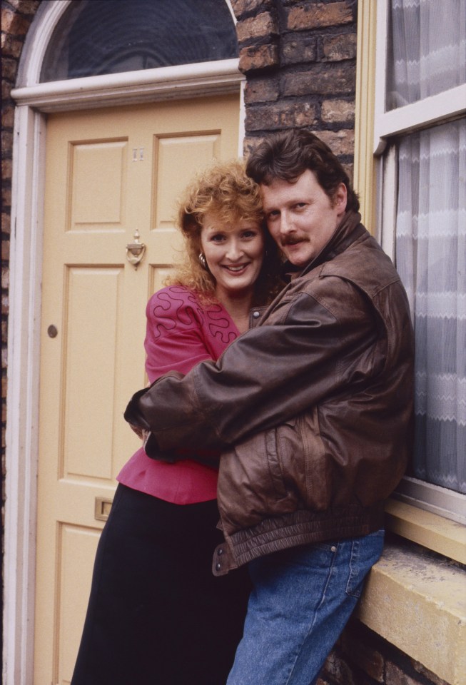 Liz McDonald is played b y Bev Callard - seen her with Charlie Lawson who plays Jim