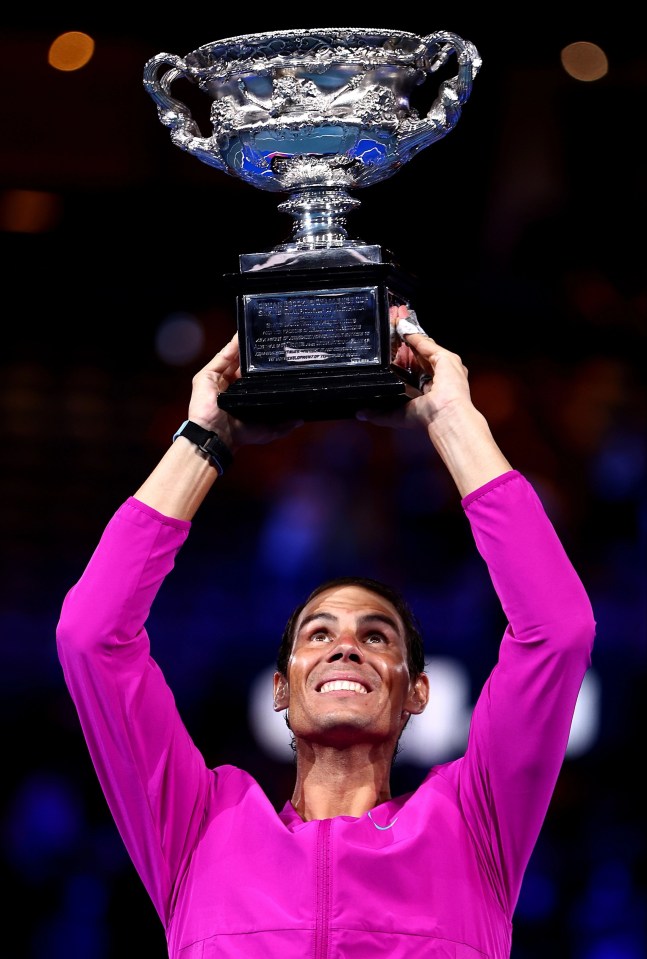 Rafael Nadal fought back to win the Australian Open and claim his record-breaking 21st Grand Slam