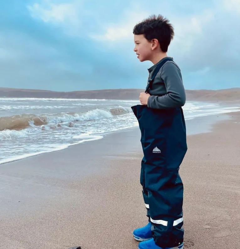 Catherine's son Alfie looked thrilled to be near the sea