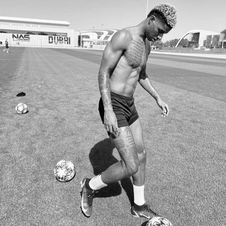 Marcus Rashford practiced his skills while soaking up the sun in Dubai