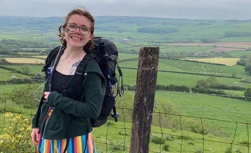 Lauren is aiming to raise £18,000 to get a device inserted that would send electric impulses to her stomach, encouraging the muscles to work properly