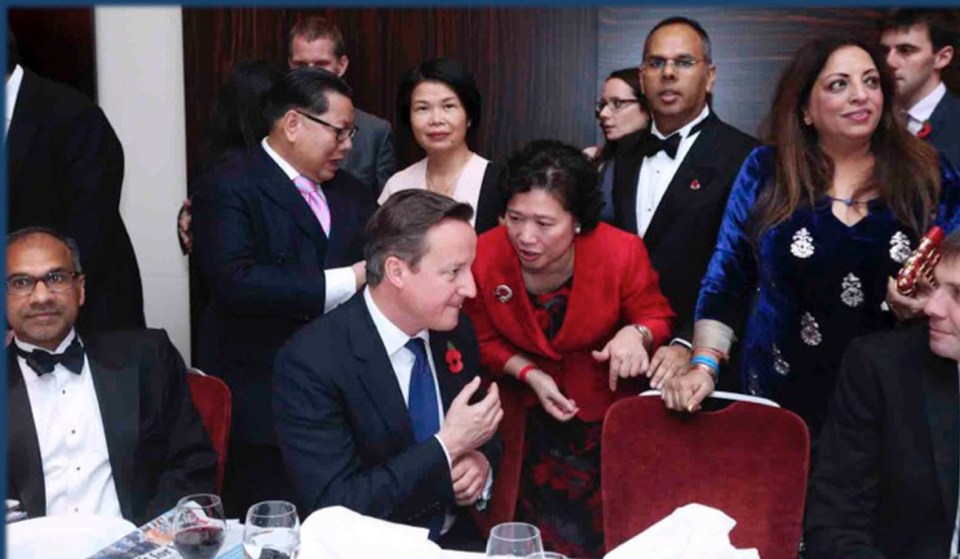 Ms Lee with David Cameron at the ceremony of the British GG2 leadership awards in 2015