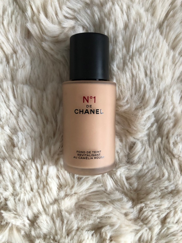 Chanel No 1 De Chanel Red Camellia Revitalising Foundation