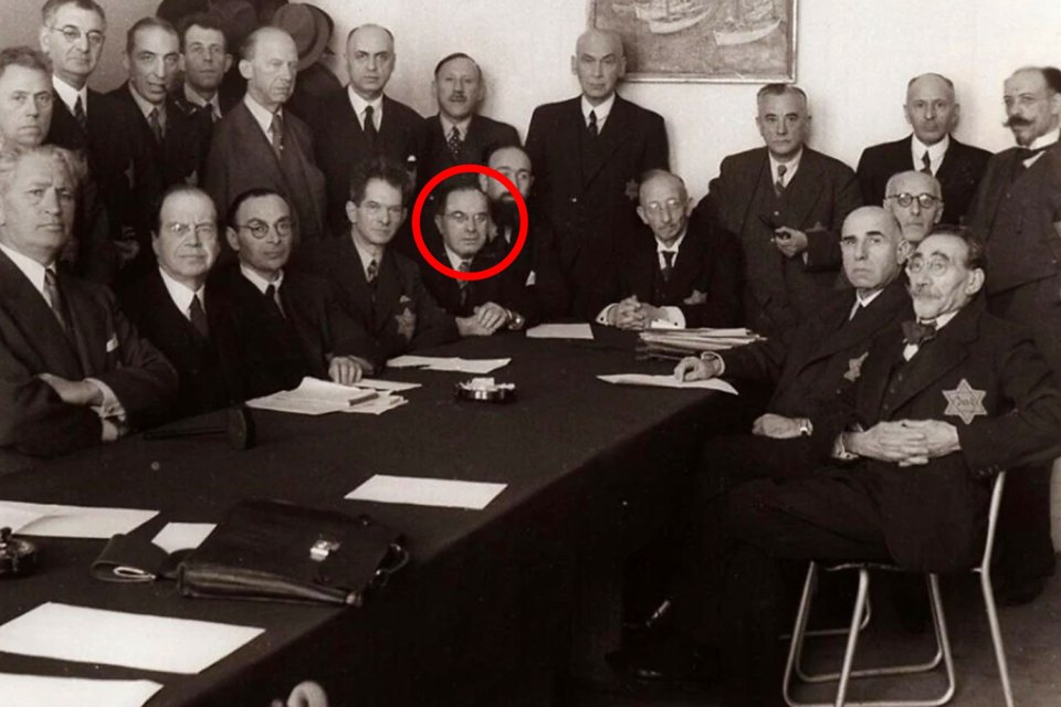 Arnold van den Bergh, circled, in a meeting of the Amsterdam Jewish Council