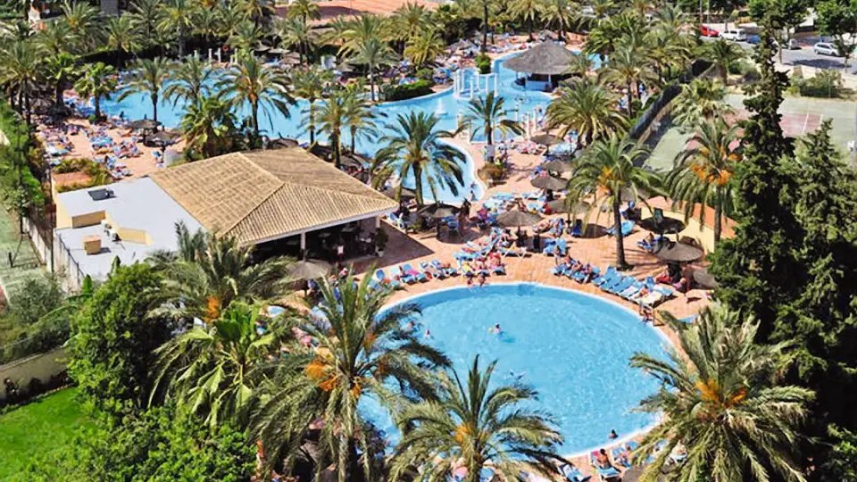 You can stay in the Hotel Sol Pelicanos Ocas, which can be seen in TV comedy Benidorm