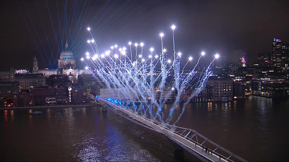 Stunning firework display at Millennium Bridge