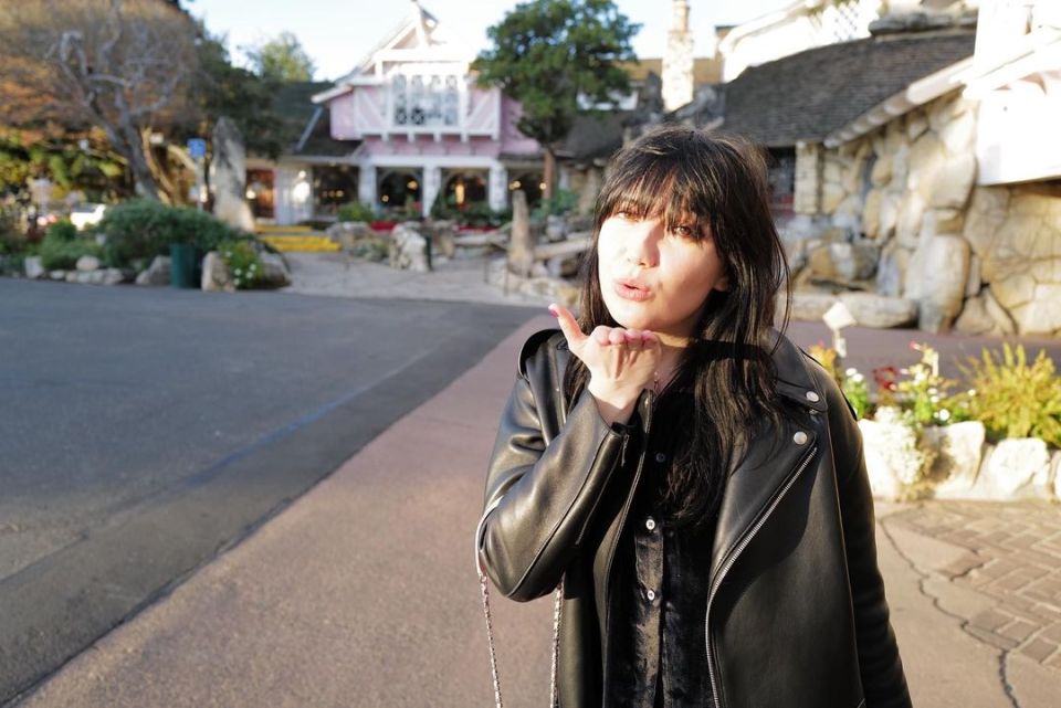 Daisy blew a kiss to the camera outside the amazing Madonna Inn hotel