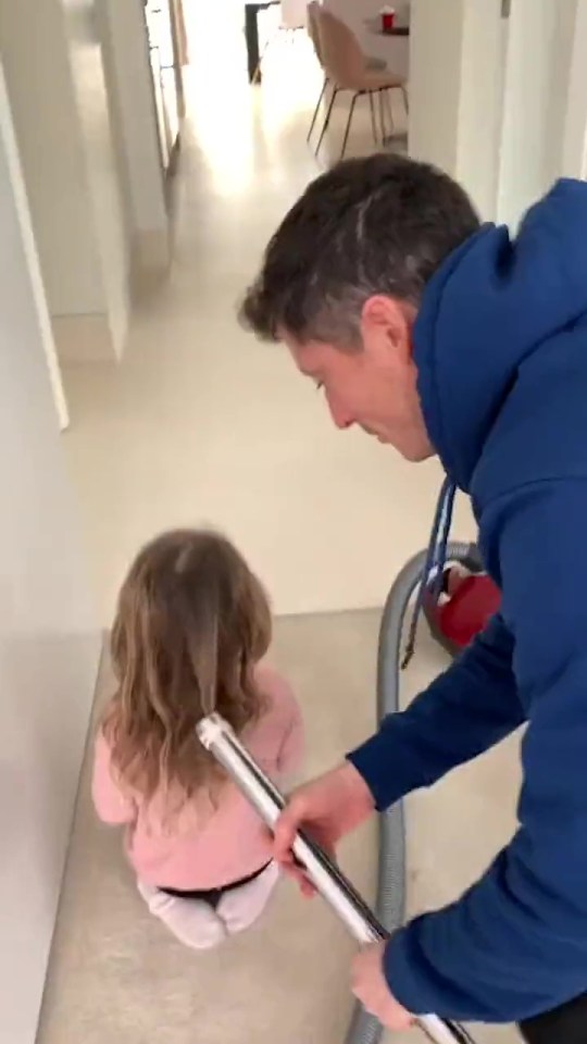 Robert Lewandowski revealed his life hack for giving his daughter a ponytail by using a vaccum