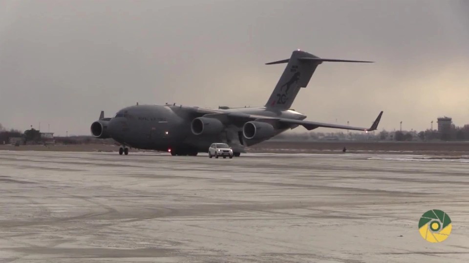 An RAF plane carrying Javelin anti-tank missiles arrives in Ukraine