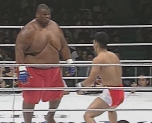 Despite sumo star Emmanuel Yarbrough's considerable weight difference, Daiju Takase defeated his bigger opponent