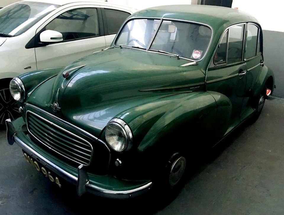 The removal team discovered an original 1956 Morris Minor 'Split Screen' hidden in the garage