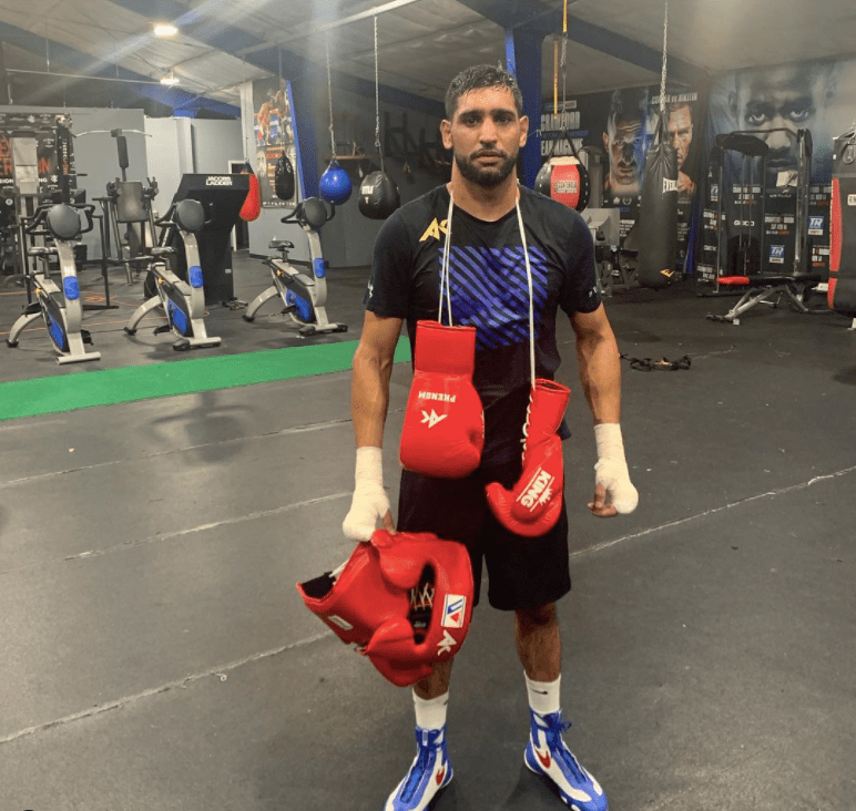 Amir Khan training to fight Kell Brook