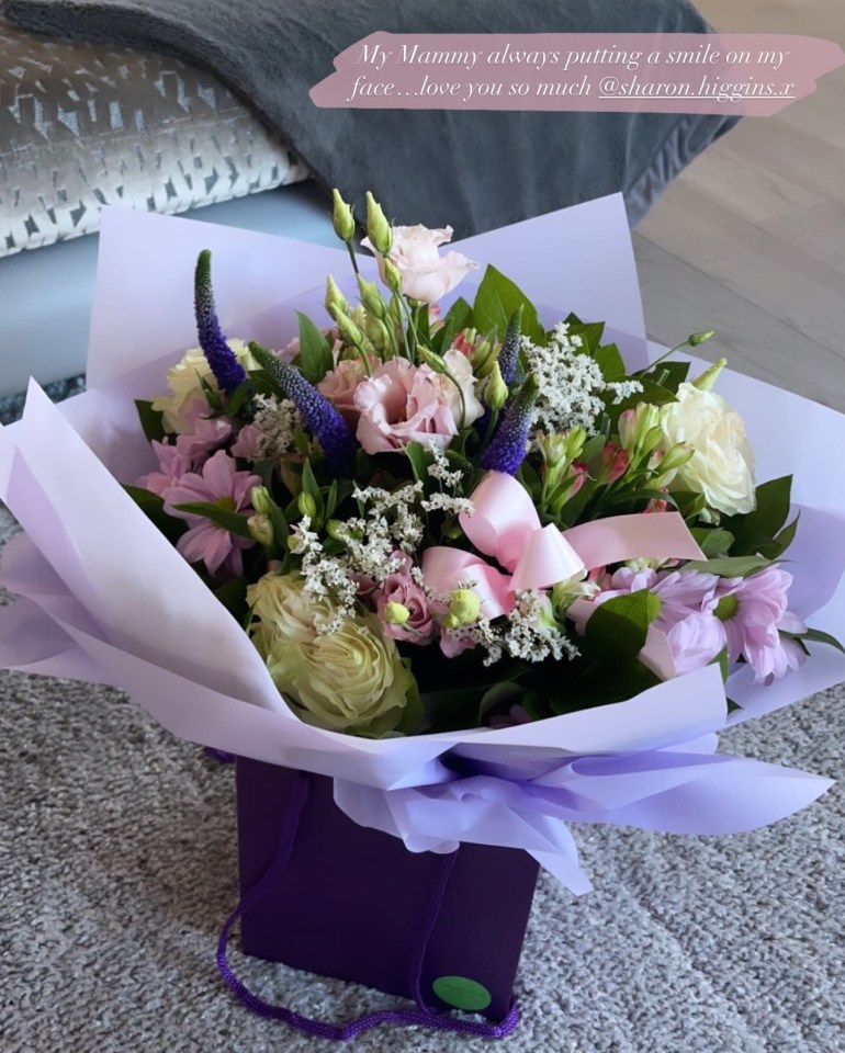 Maura was over the moon to receive a stunning bouquet of flowers from her mum