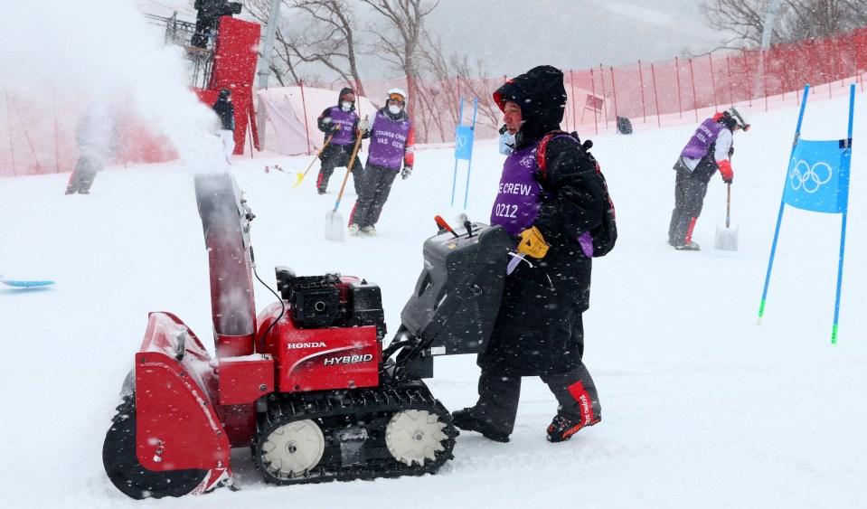 The National Alpine Skiing Centre in Yanqing also suffered from real snow