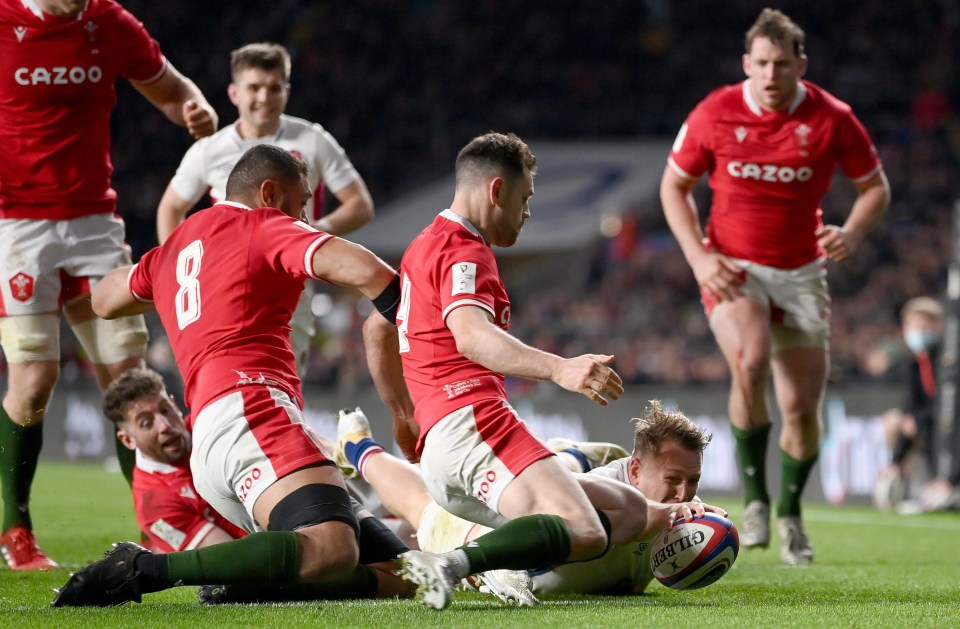 Alex Dombrandt scored England's only try of the match