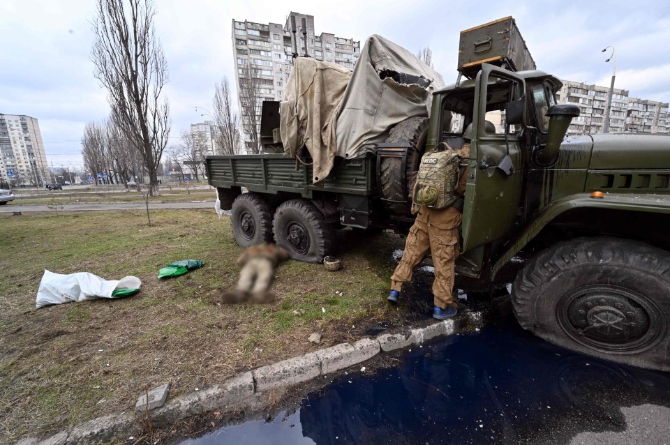 Ukrainian forces allegedly shot dead Russians wearing disguises