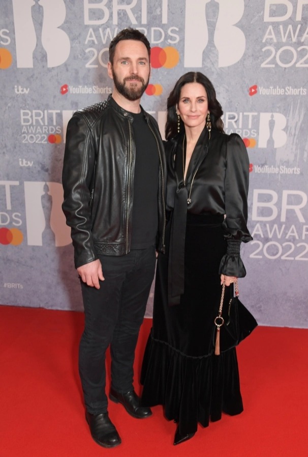 Johnny McDaid and Courteney Cox at the Brits 2022