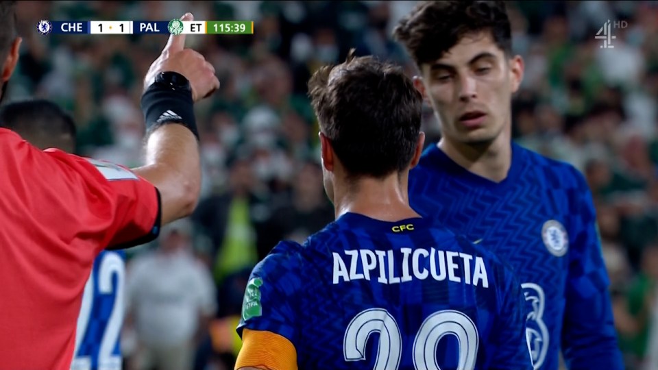 At the last minute Azpilicueta and Kai Havertz switched the ball