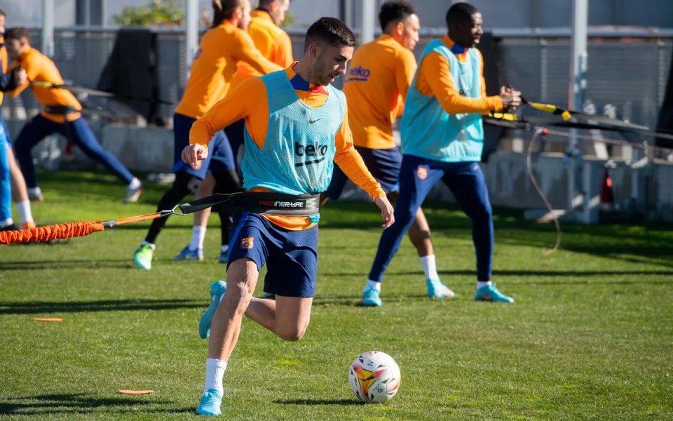 The star has already begun training with Barca and can be seen in the background