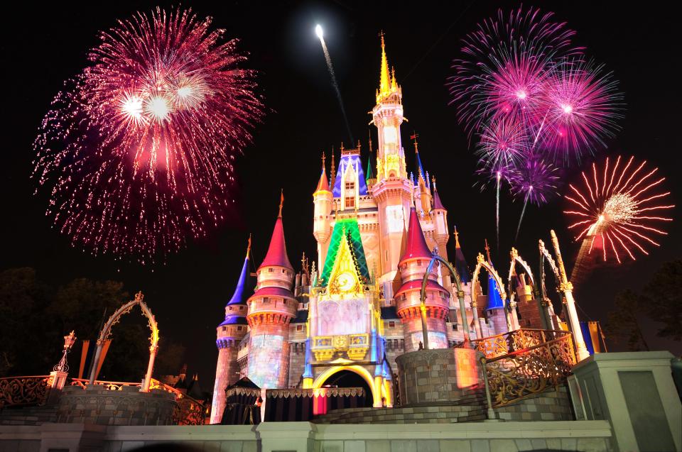 This year, visit the Cinderella's Castle in Magic Kingdom thanks to Disney's ticket offers.