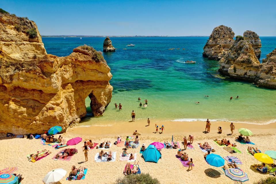 Brit families travelling to Algarve resorts this Easter are set to find a country similar to that of the pre-Covid era