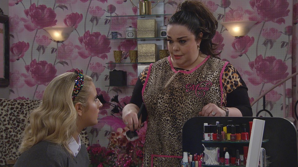 Amelia asks Mandy for a makeover