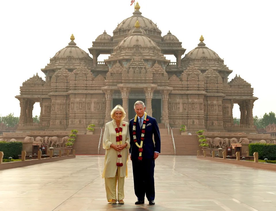 The Prince of Wales and Duchess of Cornwall viewing the grounds of the Akshardham Temple in Delhi