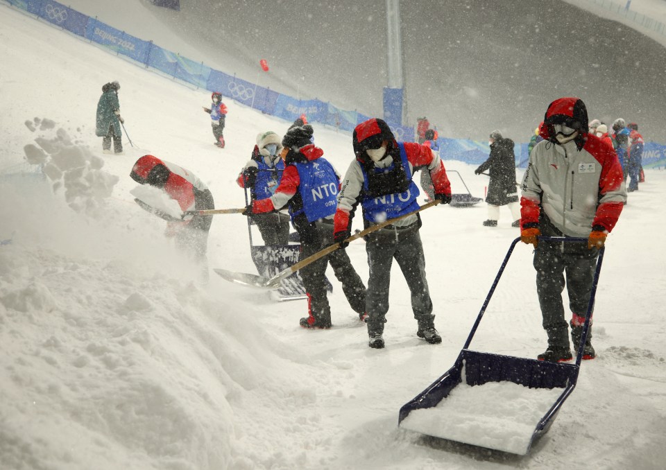 Organisers say thousands of helpers were called in to try to clear away the snow, including for the freestyle skiing at Genting Snow Park