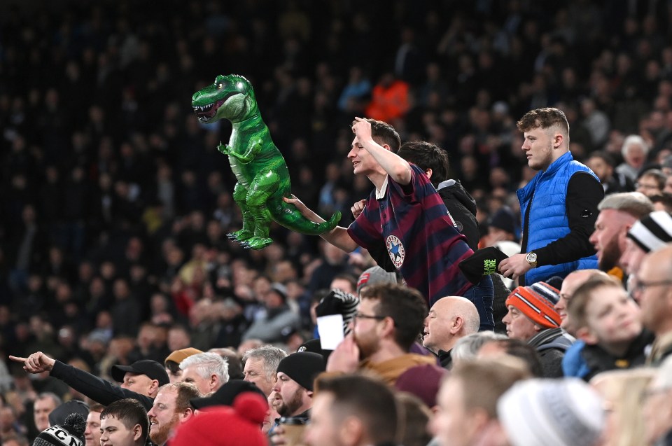 Everton keeper Jordan has been dubbed T-Rex by rival club’s fans