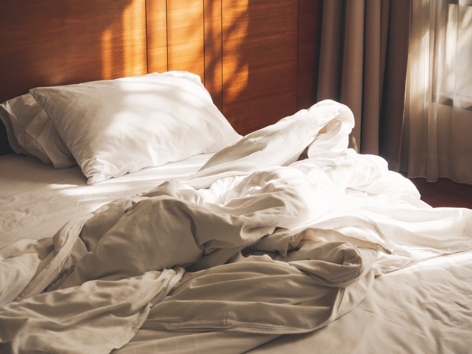 If you struggle to shift those nasty yellow stains from your pillows this hack is for you