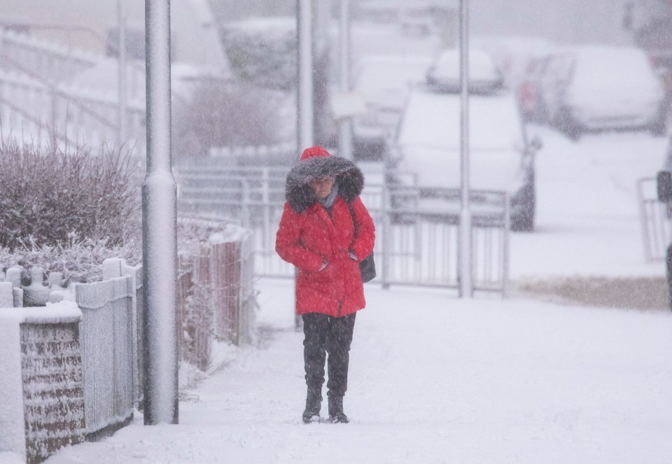 Commuters battle snow in Eastfield, North Lanarkshire