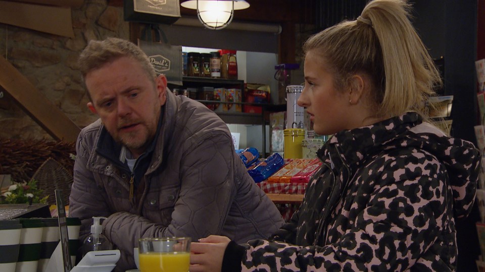 Amelia gets closer to Noah Dingle in Emmerdale