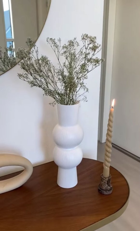 The Instagrammer showed followers how to create this stunning vase