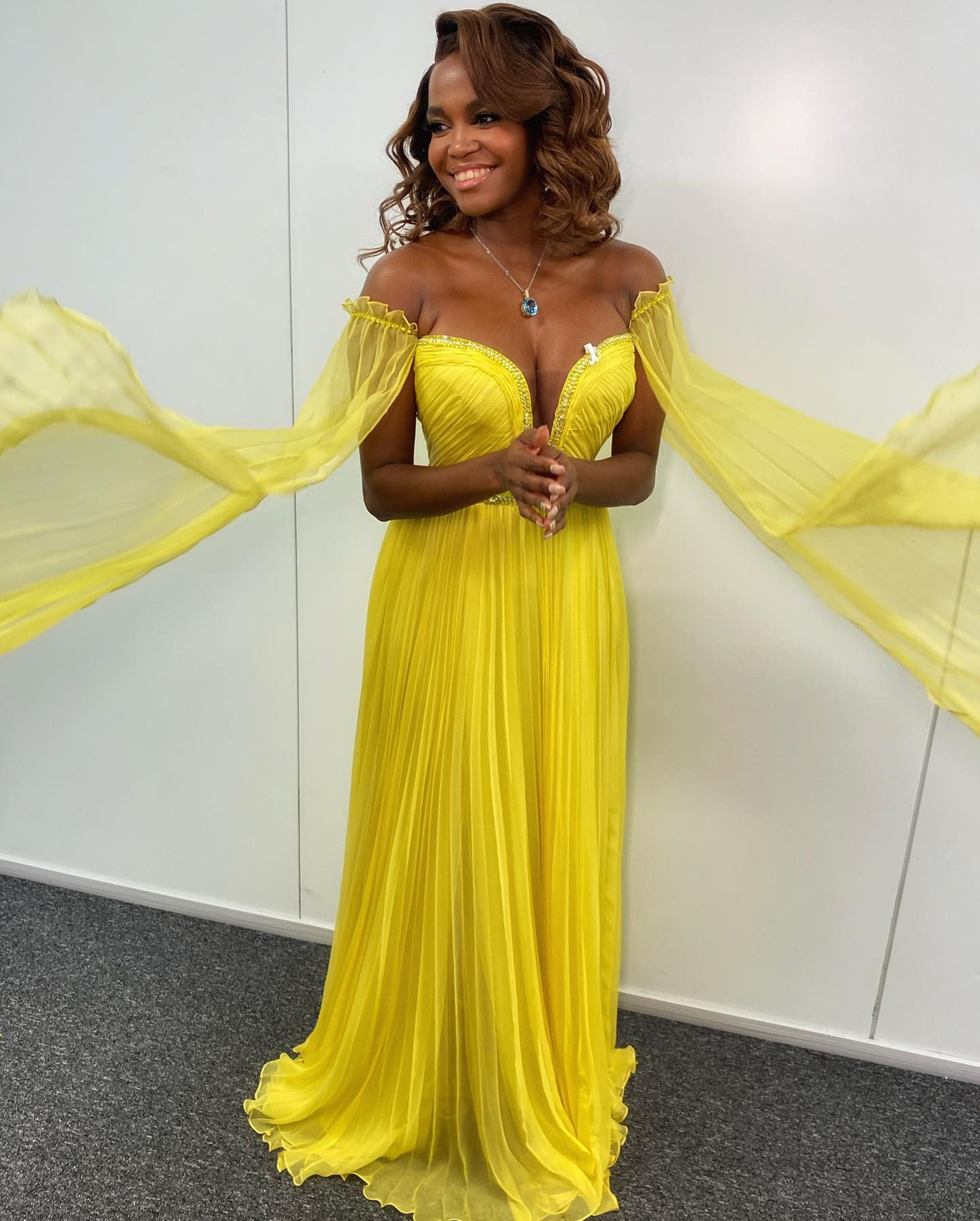 Dancing on Ice judge Oti Mabuse stole the show last night in a lemon-coloured gown