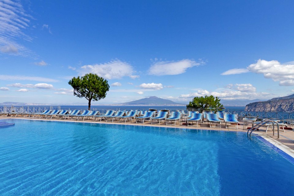 The 4*+ Grand Hotel President has some of the best views overlooking the dramatic Gulf of Naples