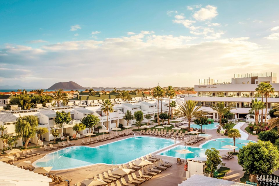 At the 3*+ Playa Park Fuerteventura, palms line the three fabulous pools