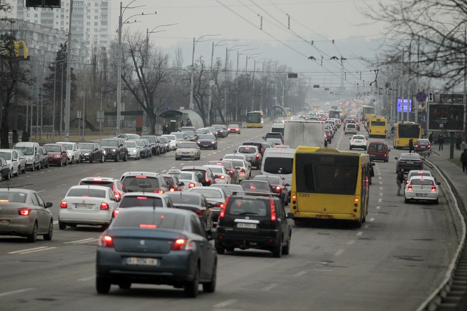 Thousands are fleeing Kyiv to the west as Russian troops approach