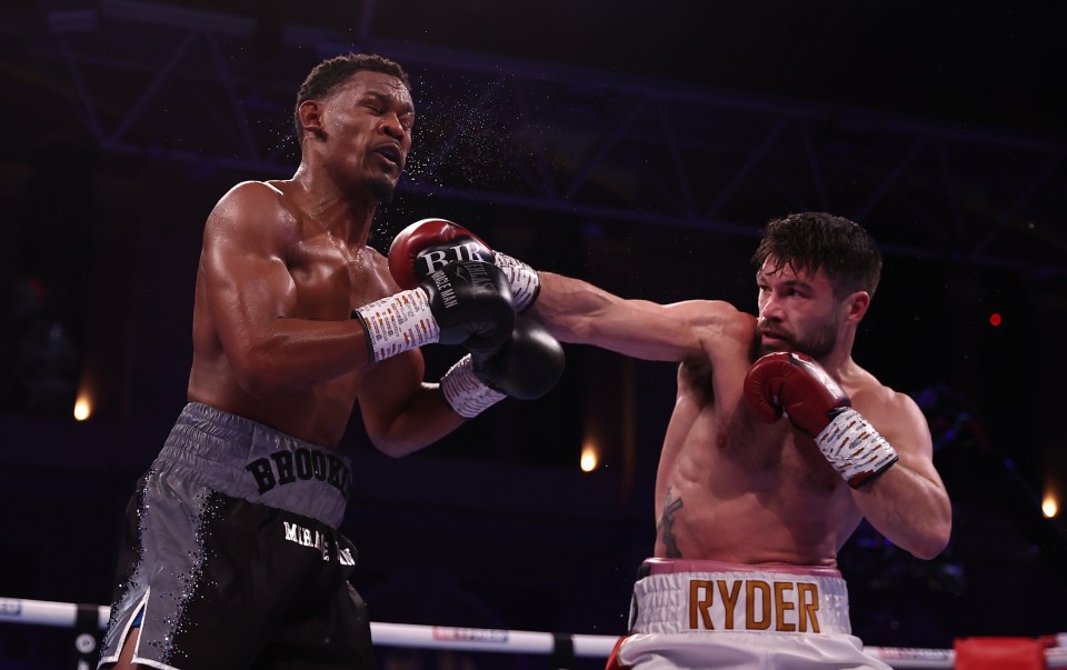 Ryder keeps his world title dream alive with a bruising win over the American