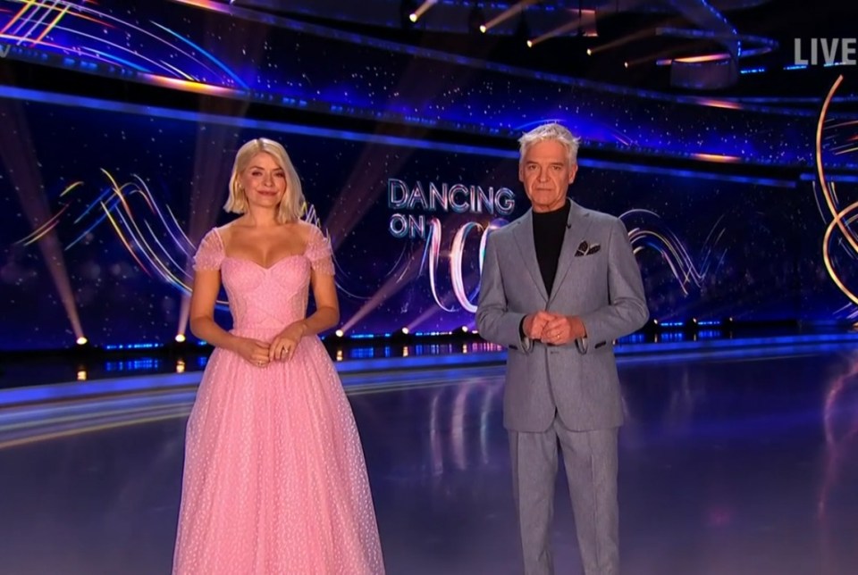 Dancing on Ice fans were gutted to see Stephen Mulhern had been replaced as Phillip Schofield returned on Sunday