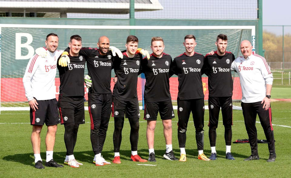 Paul Woolston (centre) posed with Man Utd's goalkeeper after retiring aged 23