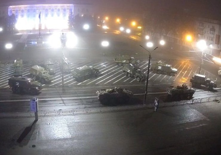 Russian troops in the centre of Kherson after the fall of the city